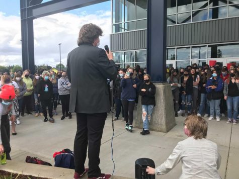 Junior Andy Craig gives a speech to students protesting the schedule change